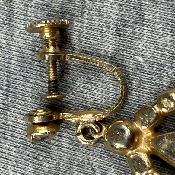 Vintage Gold-Tone Screw Back Clip-On Earrings Clear Rhinestones Teardrop Accent - Picture 10 of 16